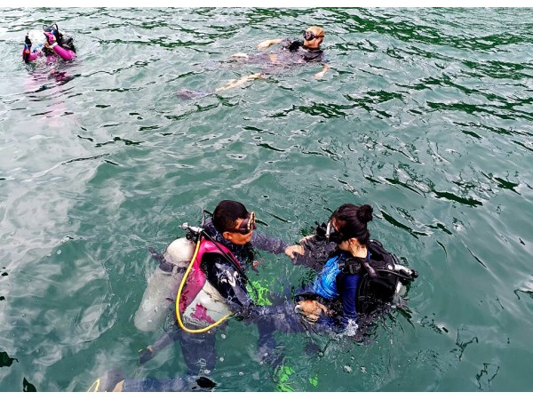 TRY DIVING:(For Beginners)